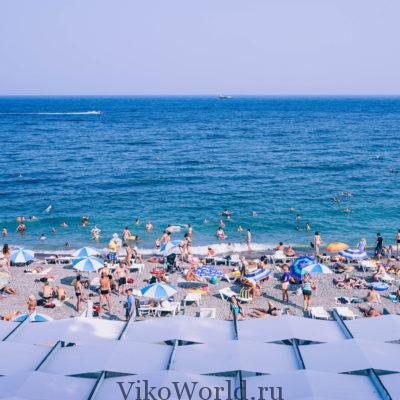Пляж на побережье Крыма