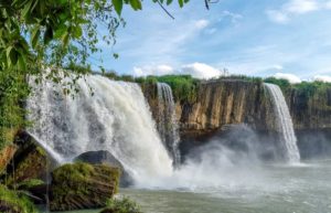 Слоновый водопад вид сбоку